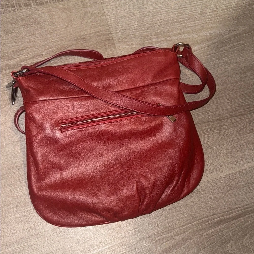 Elegant Red Leather Crossbody Bag - Picture 5 of 10
